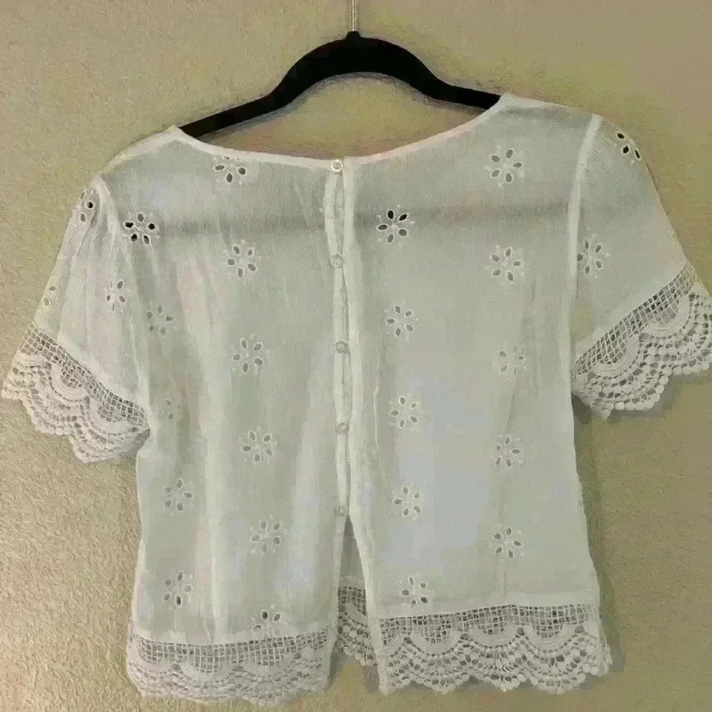 Hollister White Eyelet Top, size S, festival shirt, crochet sleeves - Picture 4 of 4